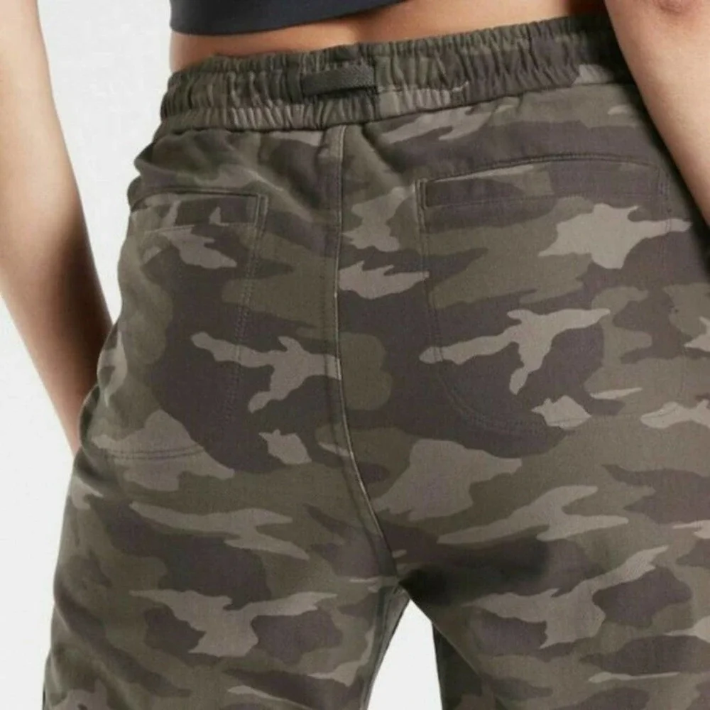 Athleta Camo Farallon Joggers size 26